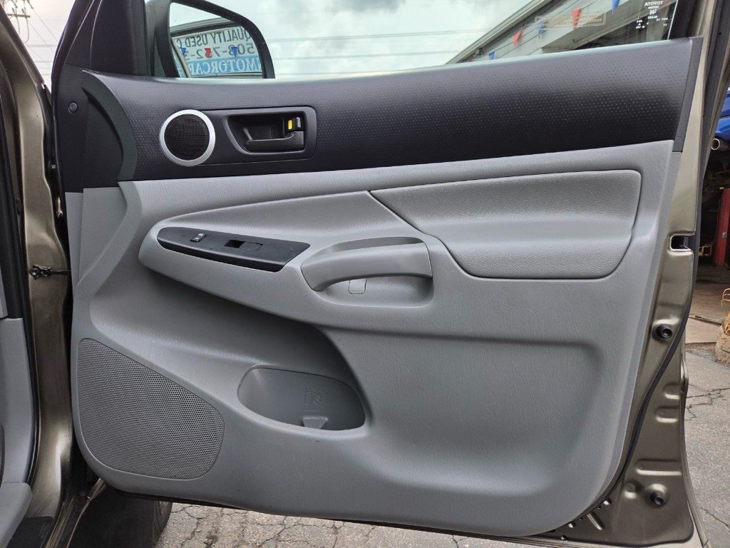 2013 Toyota Tacoma Image 17
