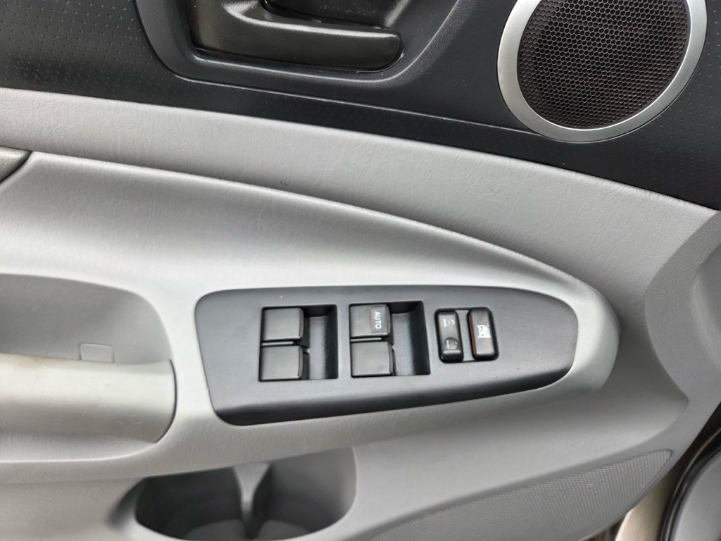 2013 Toyota Tacoma Image 23