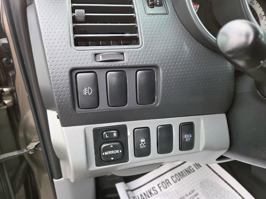 2013 Toyota Tacoma Image 24
