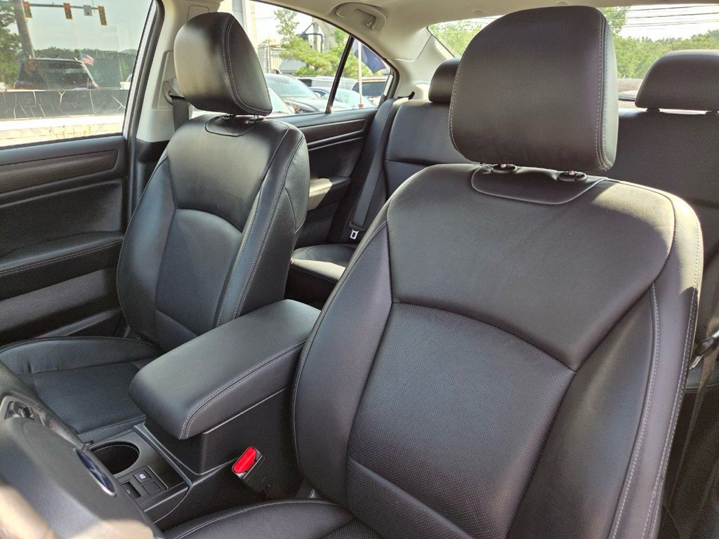 2015 Subaru Legacy Image 11