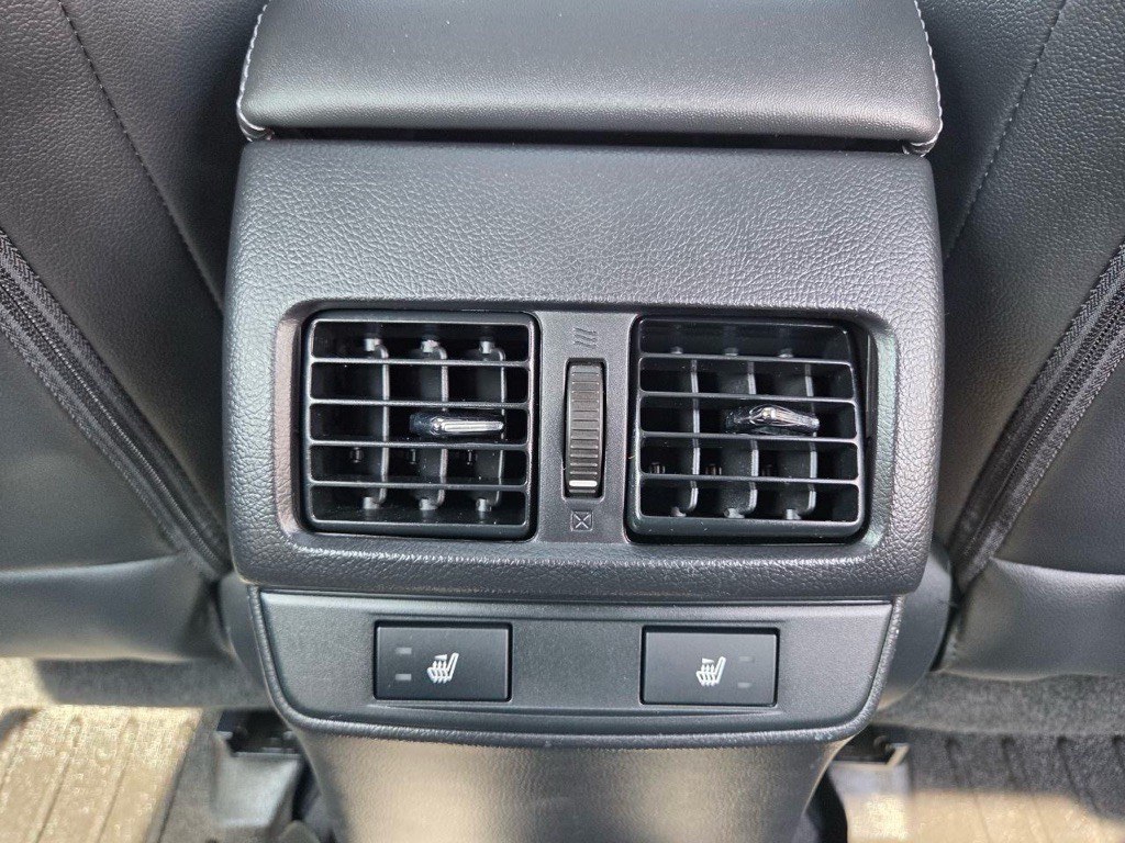 2015 Subaru Legacy Image 23