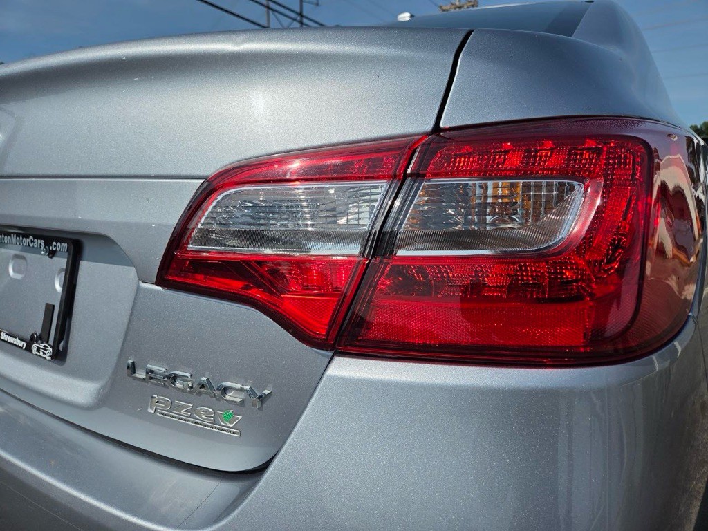 2015 Subaru Legacy Image 33