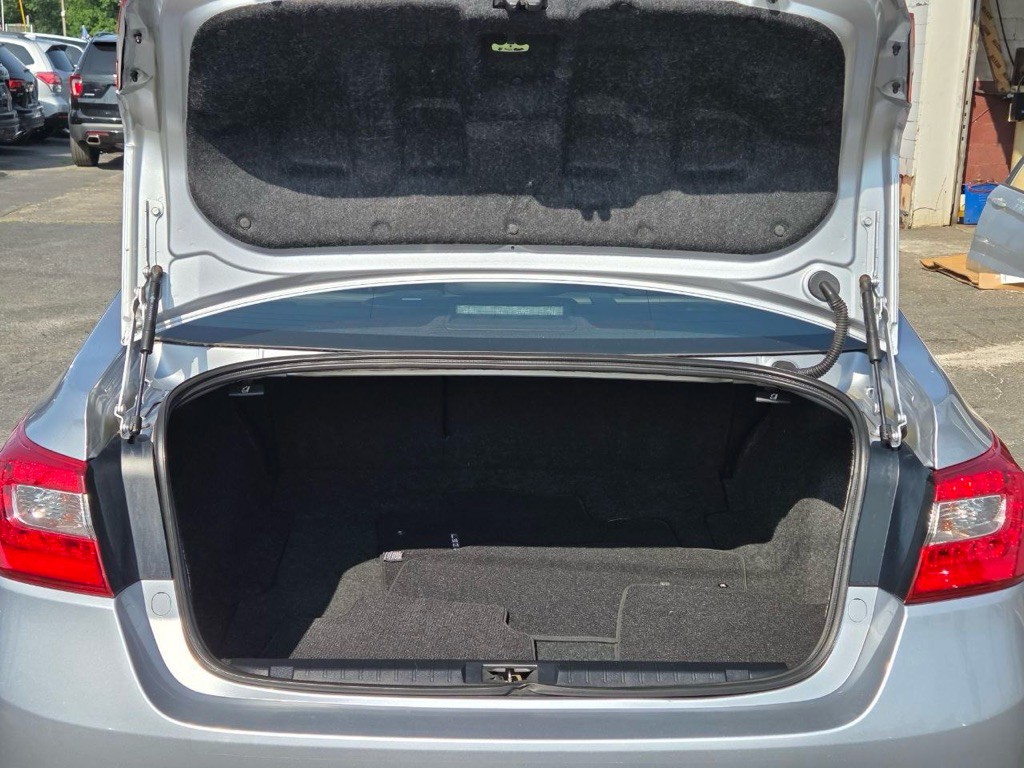 2015 Subaru Legacy Image 34