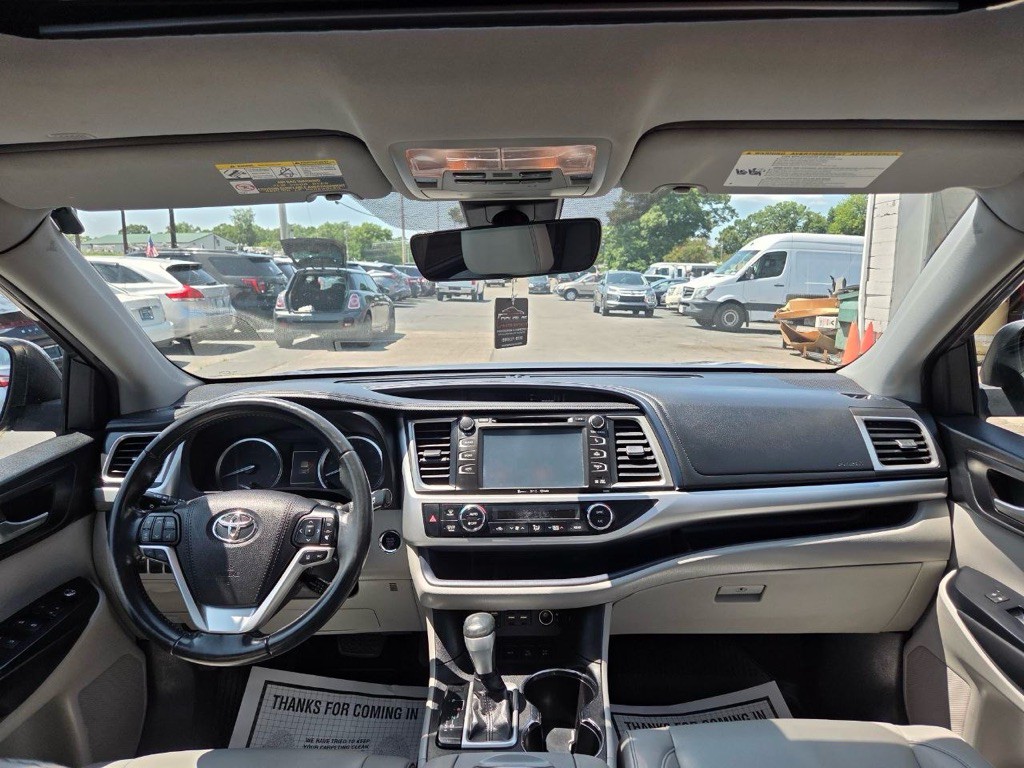 2019 Toyota Highlander Image 16