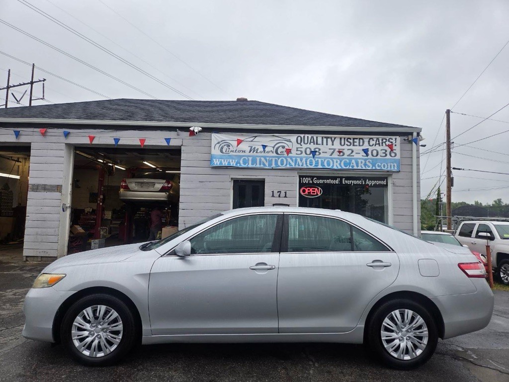 2011 Toyota Camry Image 2