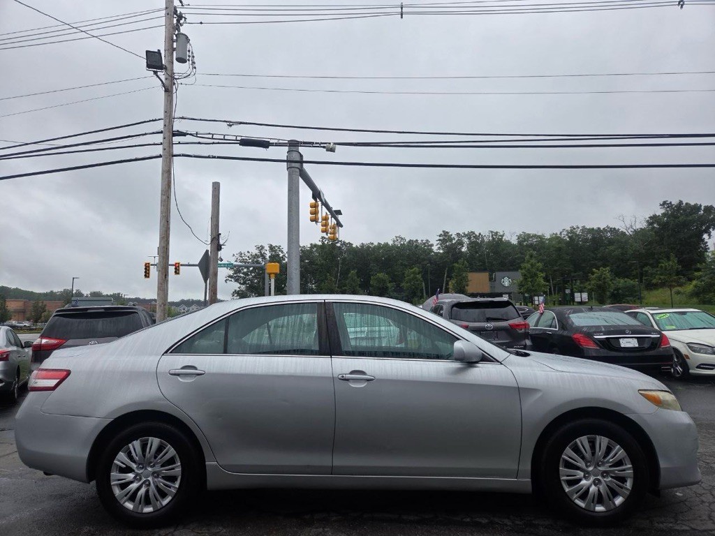 2011 Toyota Camry Image 6