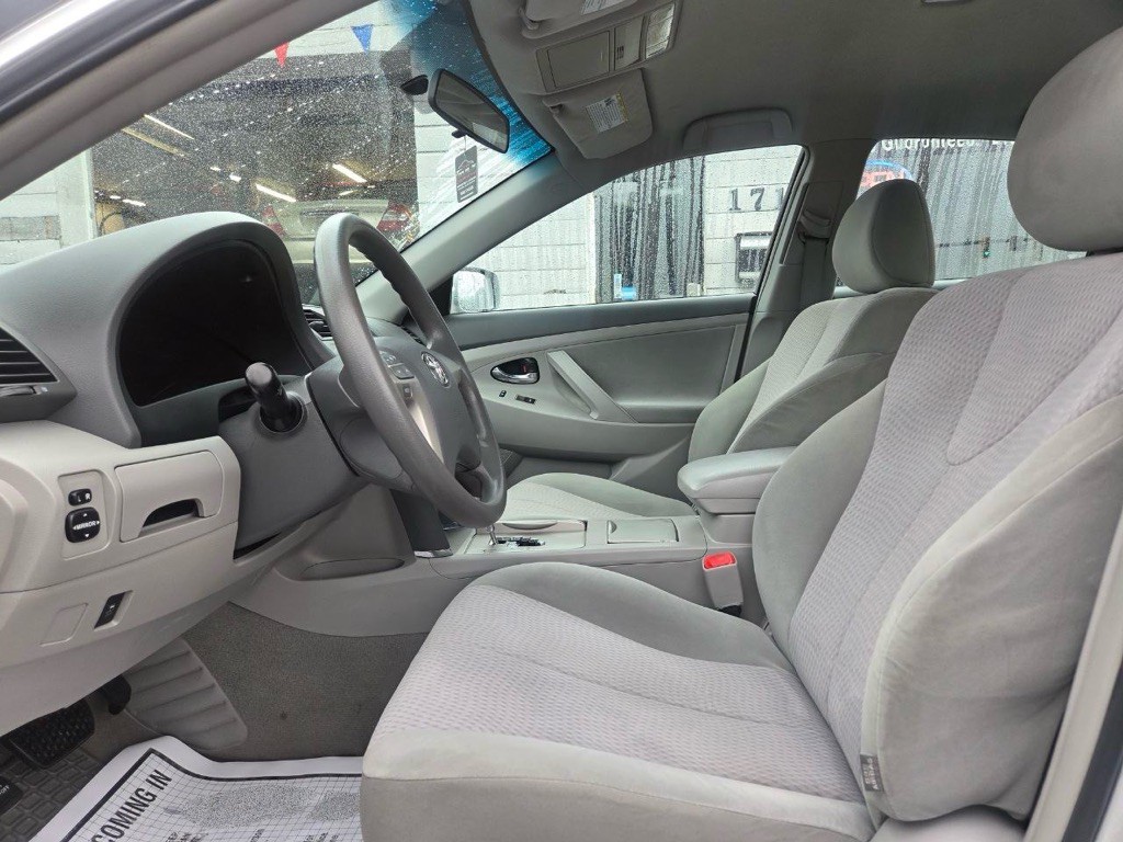 2011 Toyota Camry Image 10