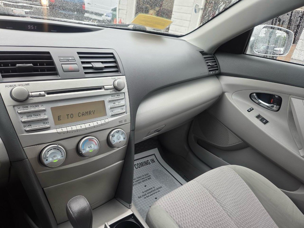 2011 Toyota Camry Image 19