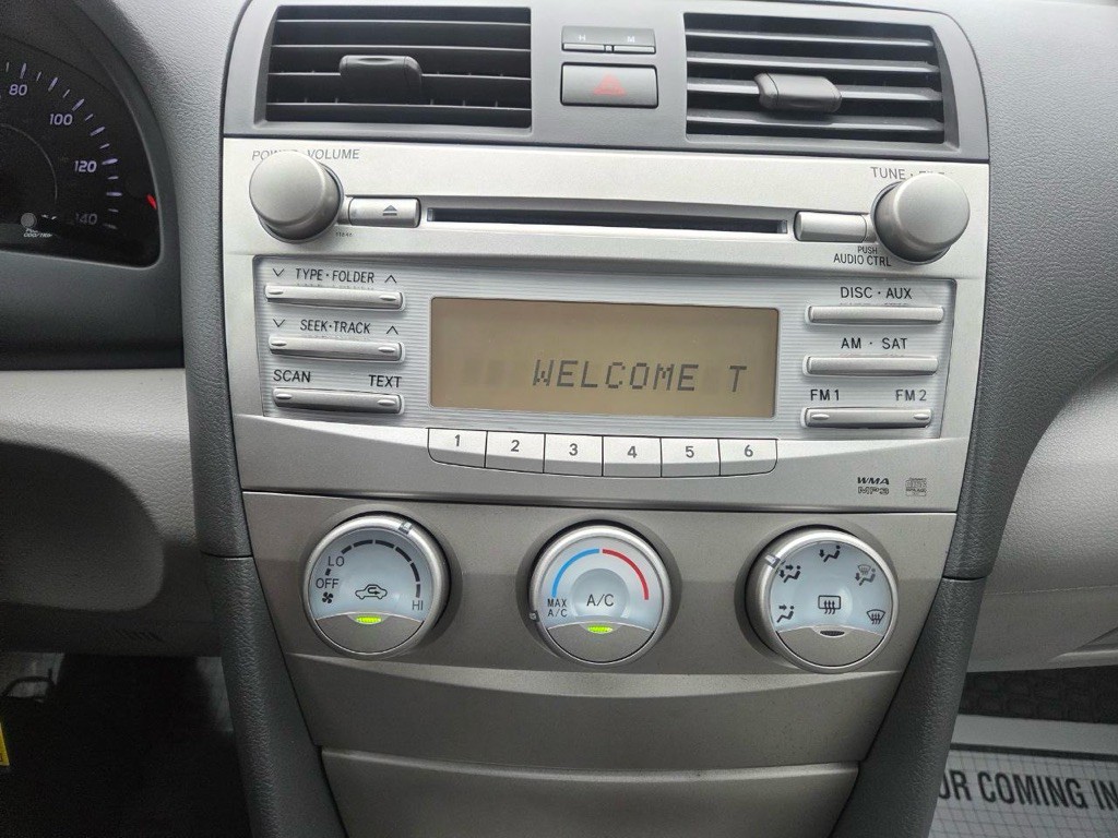 2011 Toyota Camry Image 23
