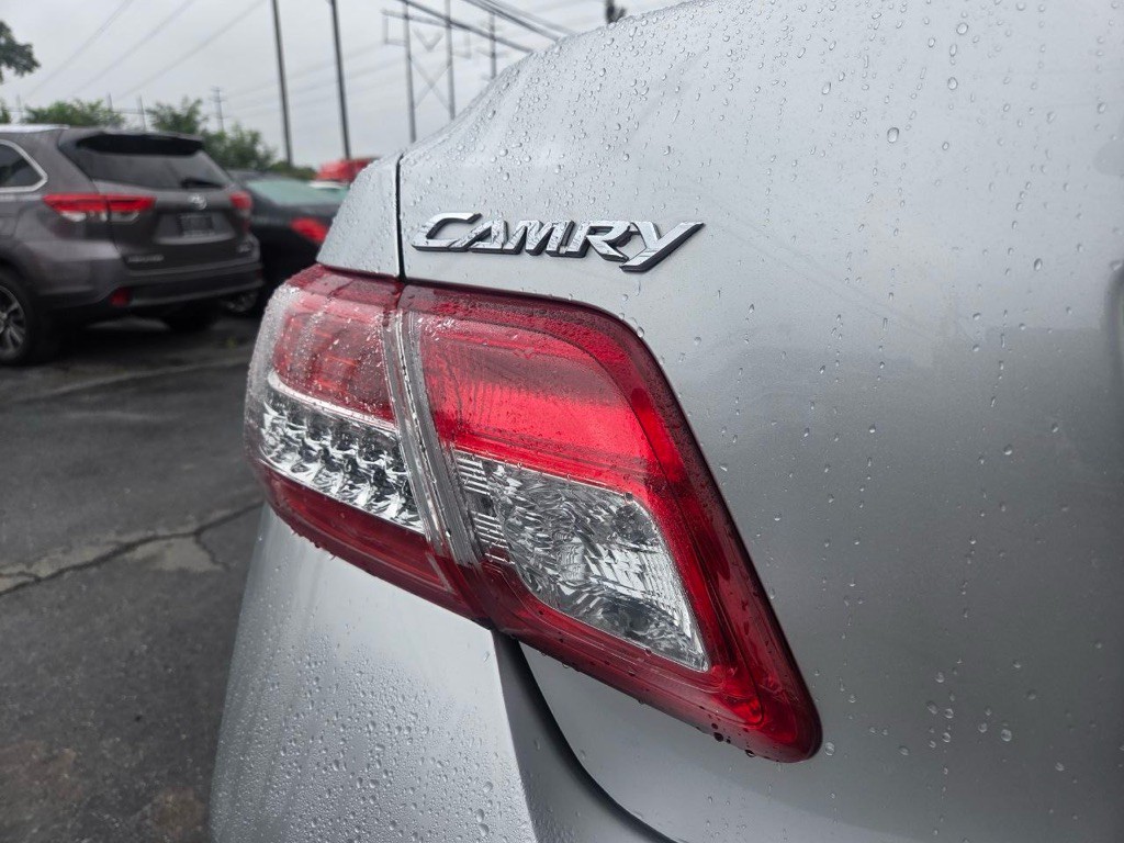 2011 Toyota Camry Image 30