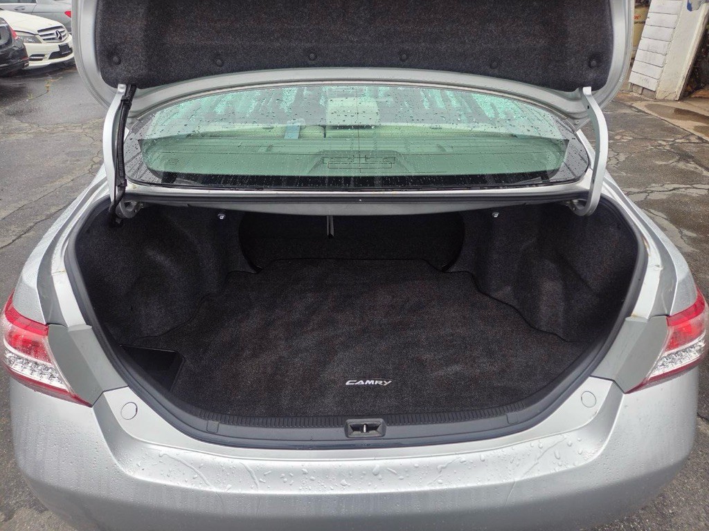2011 Toyota Camry Image 32