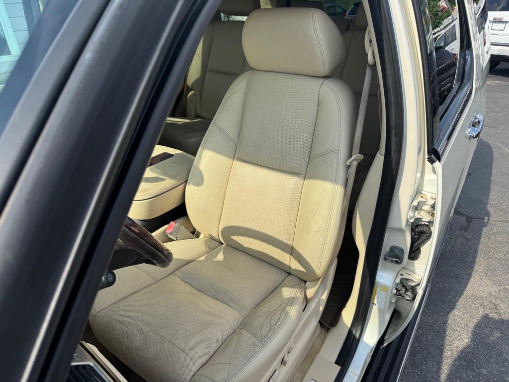 2007 Cadillac Escalade Image 10