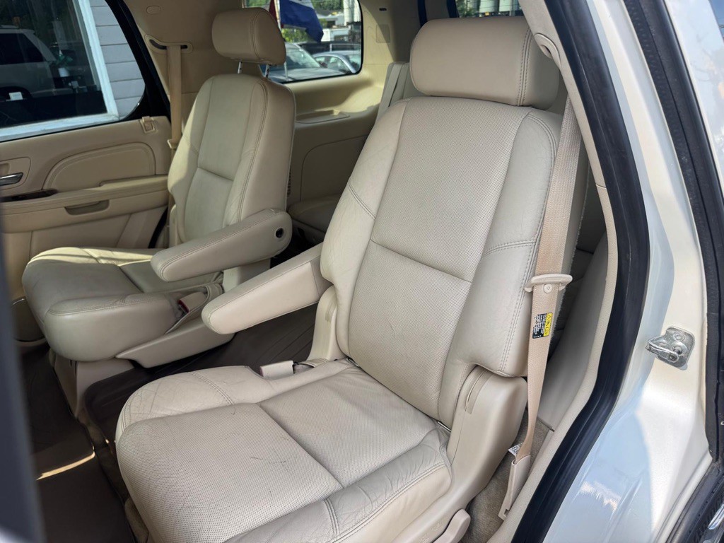 2007 Cadillac Escalade Image 13