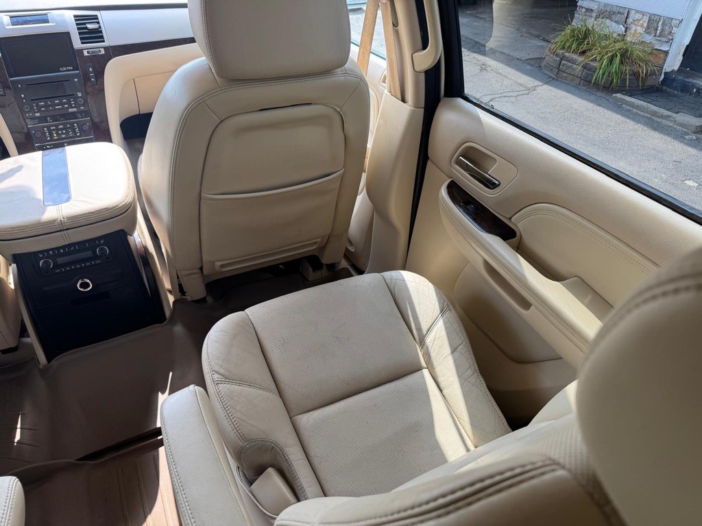 2007 Cadillac Escalade Image 17
