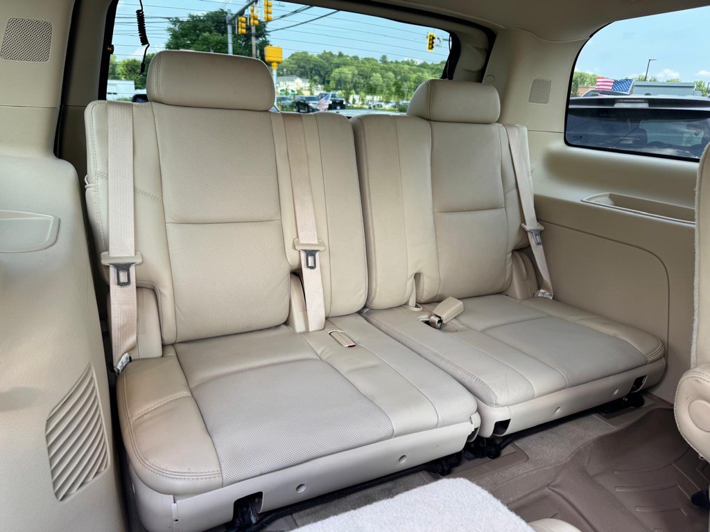 2007 Cadillac Escalade Image 19