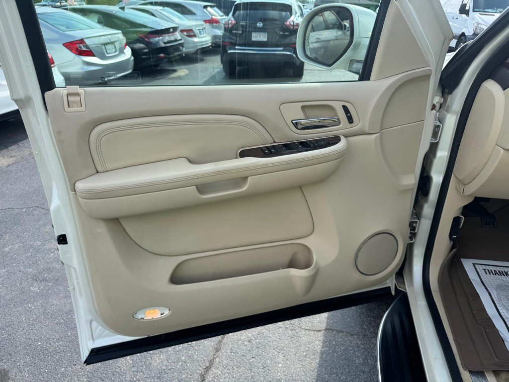 2007 Cadillac Escalade Image 35