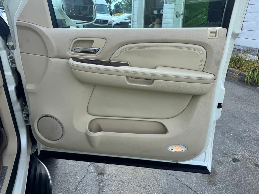 2007 Cadillac Escalade Image 36