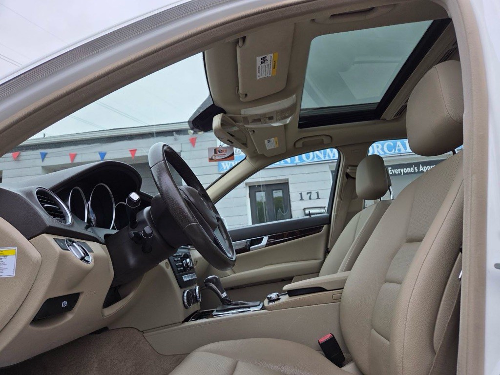 2014 Mercedes-Benz C-Class Image 9