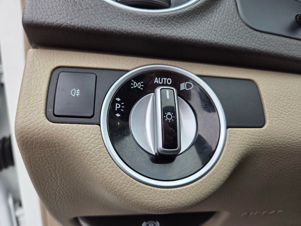 2014 Mercedes-Benz C-Class Image 17