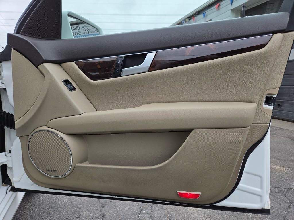 2014 Mercedes-Benz C-Class Image 21