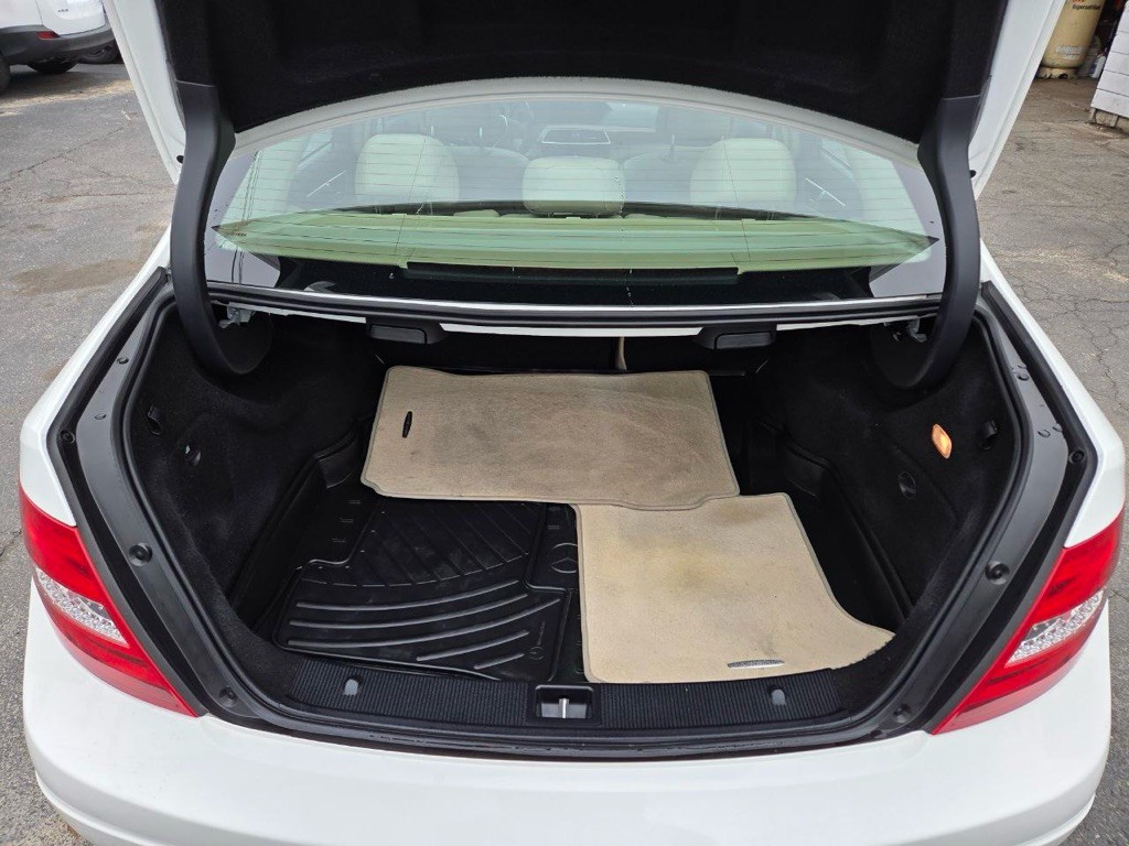 2014 Mercedes-Benz C-Class Image 26