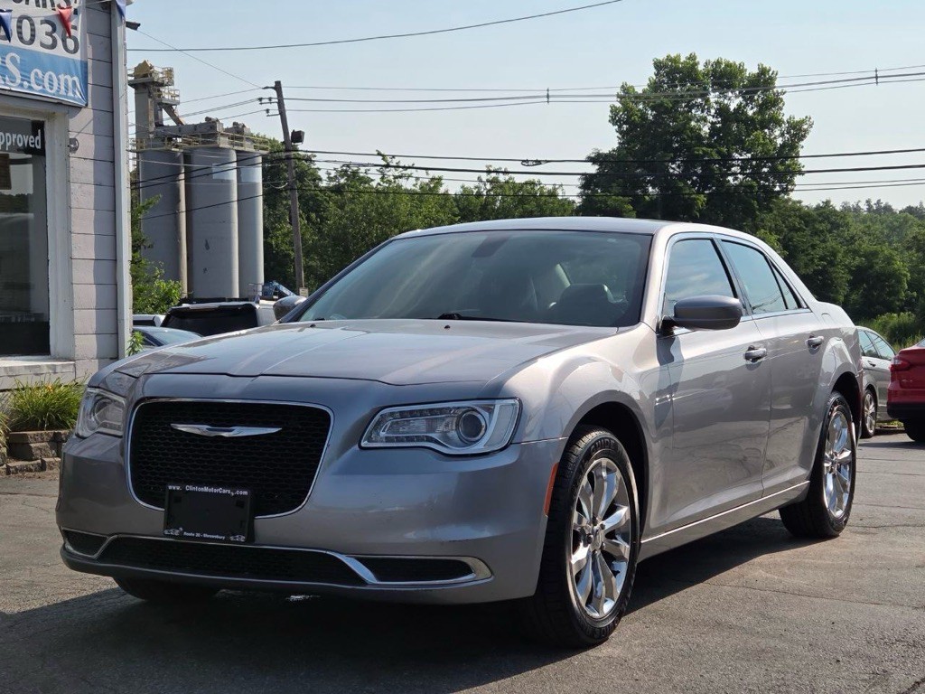 2015 Chrysler 300 Image 1