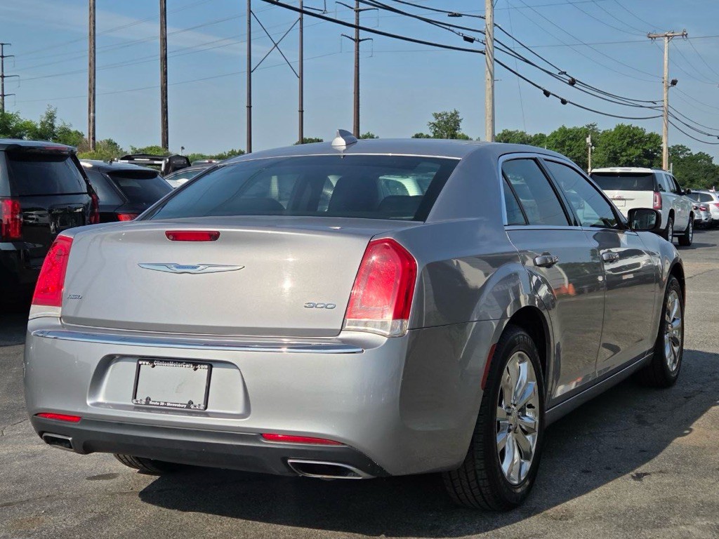 2015 Chrysler 300 Image 5