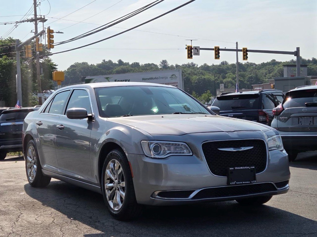 2015 Chrysler 300 Image 7