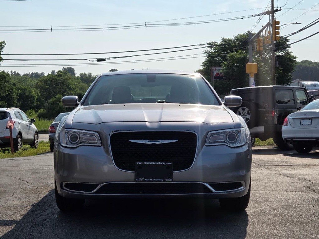 2015 Chrysler 300 Image 8