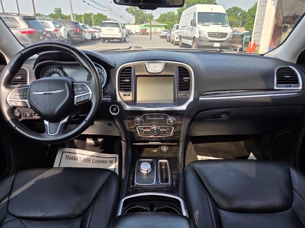 2015 Chrysler 300 Image 14