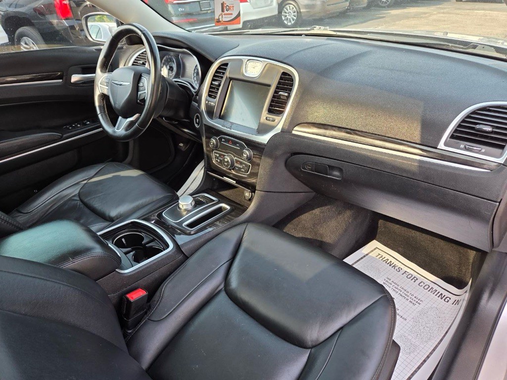 2015 Chrysler 300 Image 15