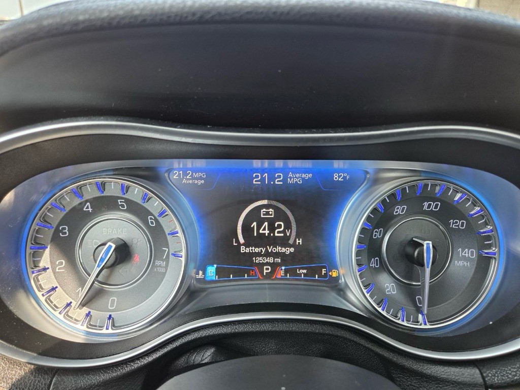 2015 Chrysler 300 Image 19