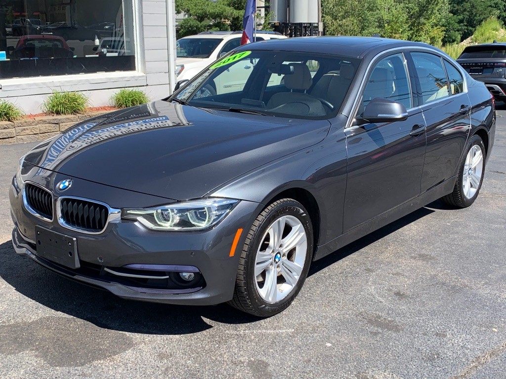 2017 BMW 3 Series Image 3