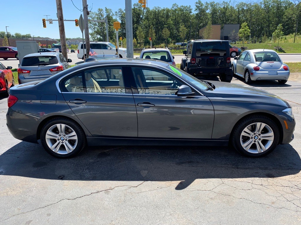2017 BMW 3 Series Image 6