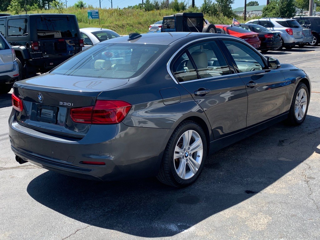 2017 BMW 3 Series Image 7