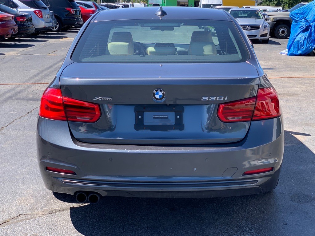2017 BMW 3 Series Image 8