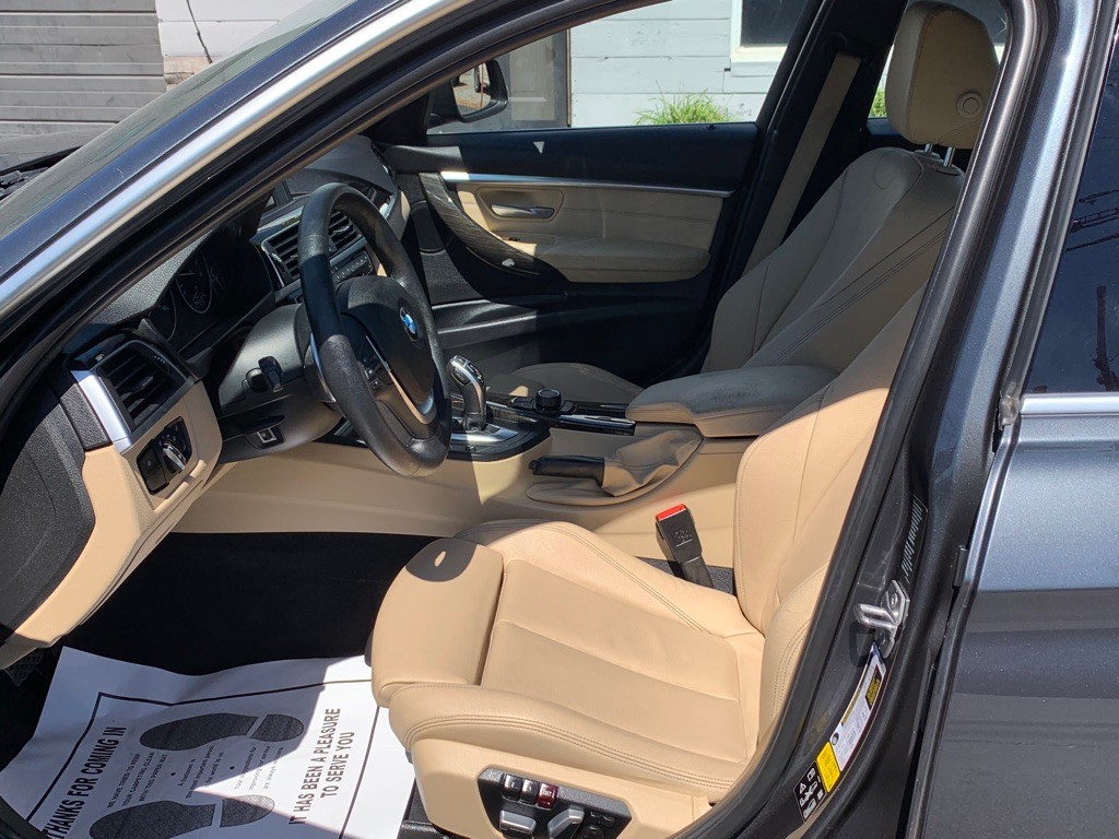 2017 BMW 3 Series Image 10