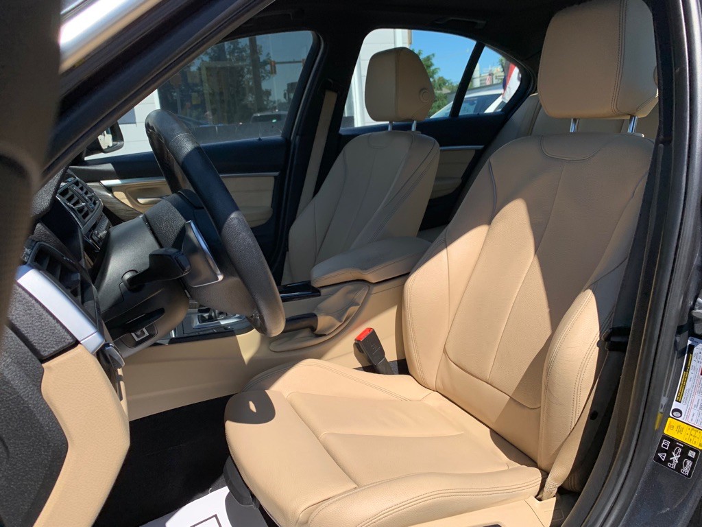 2017 BMW 3 Series Image 11