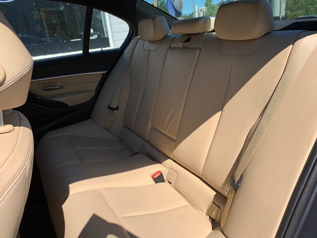 2017 BMW 3 Series Image 13