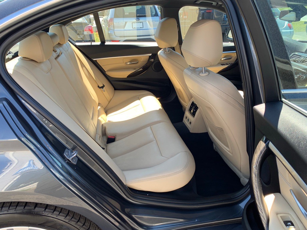 2017 BMW 3 Series Image 14
