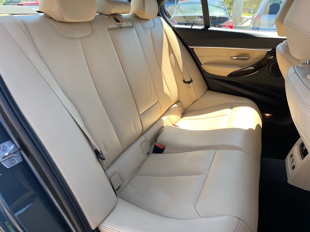 2017 BMW 3 Series Image 15