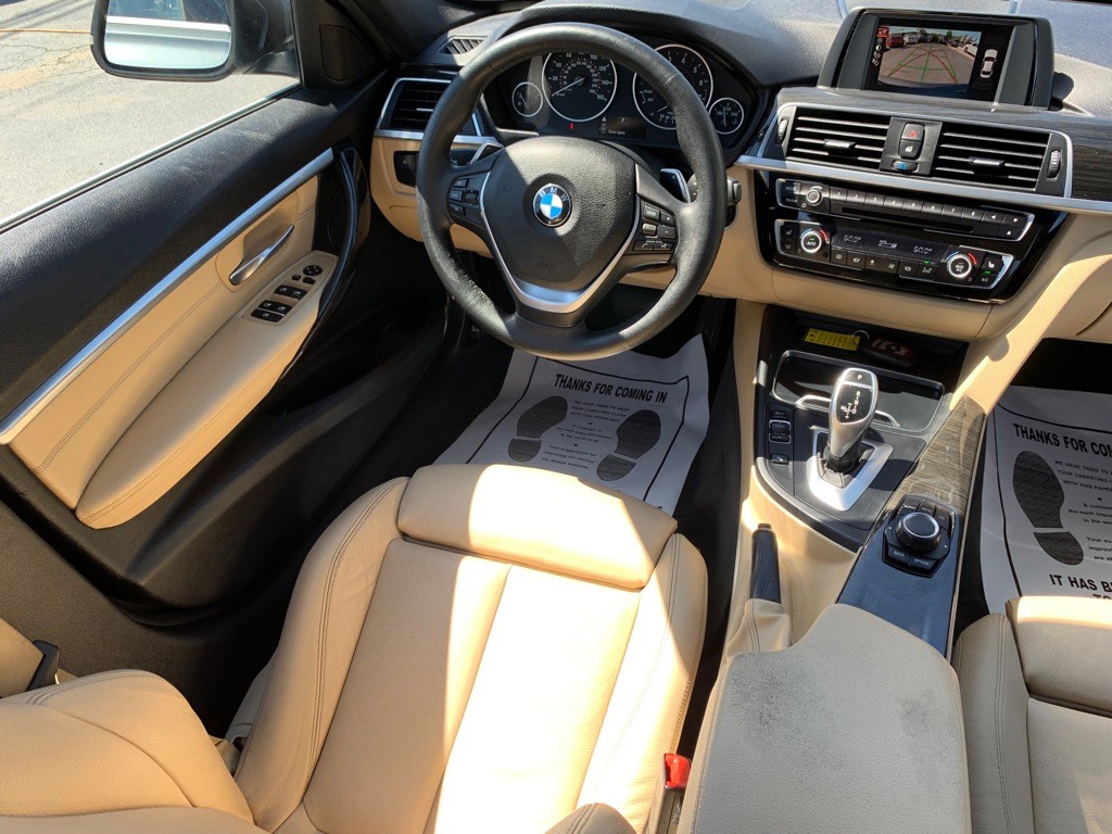 2017 BMW 3 Series Image 18