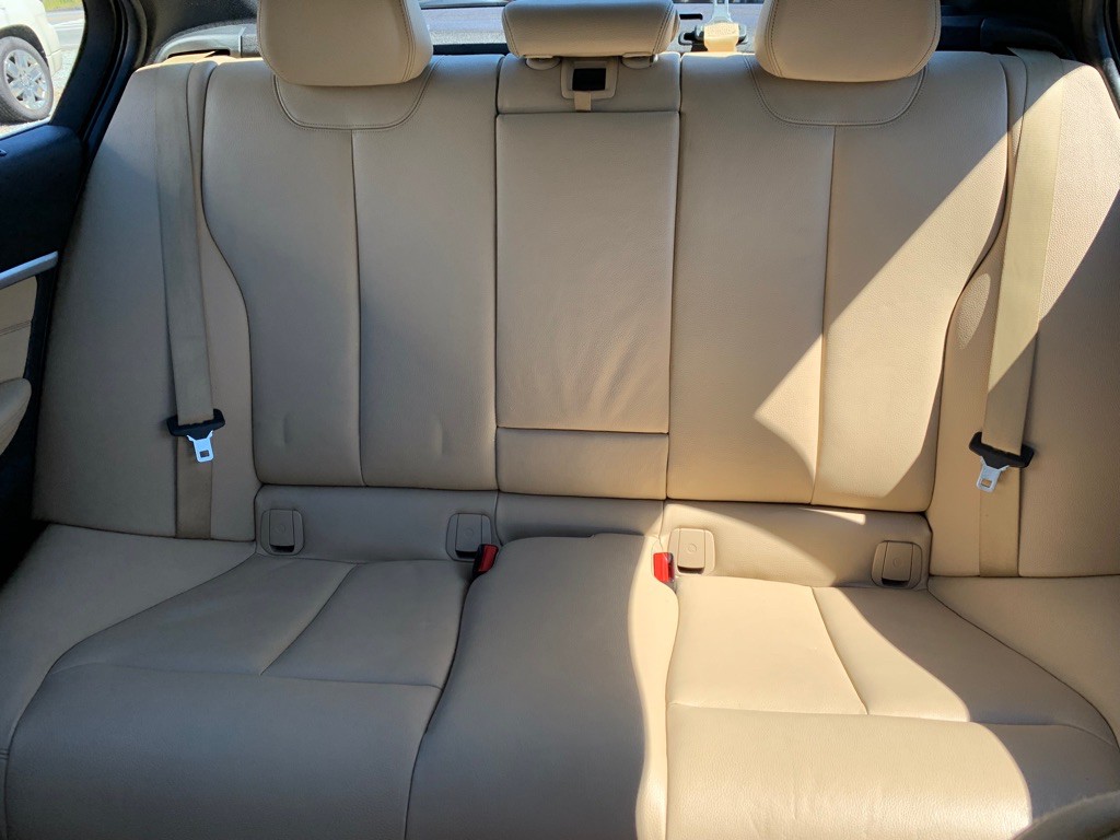 2017 BMW 3 Series Image 21