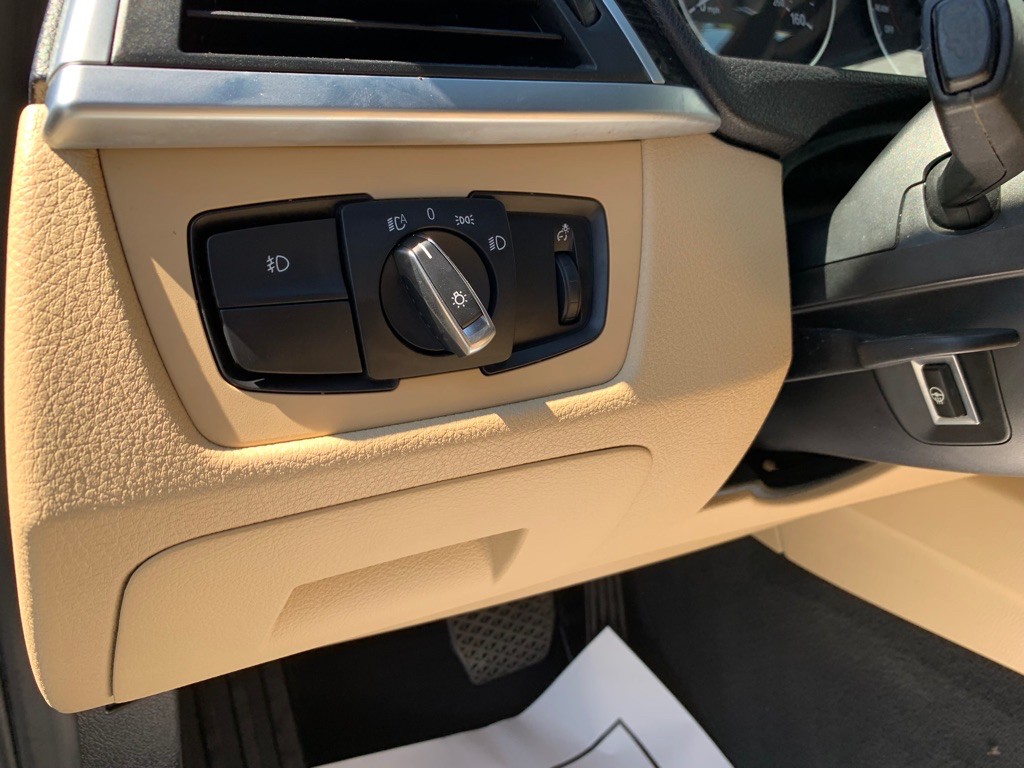 2017 BMW 3 Series Image 26