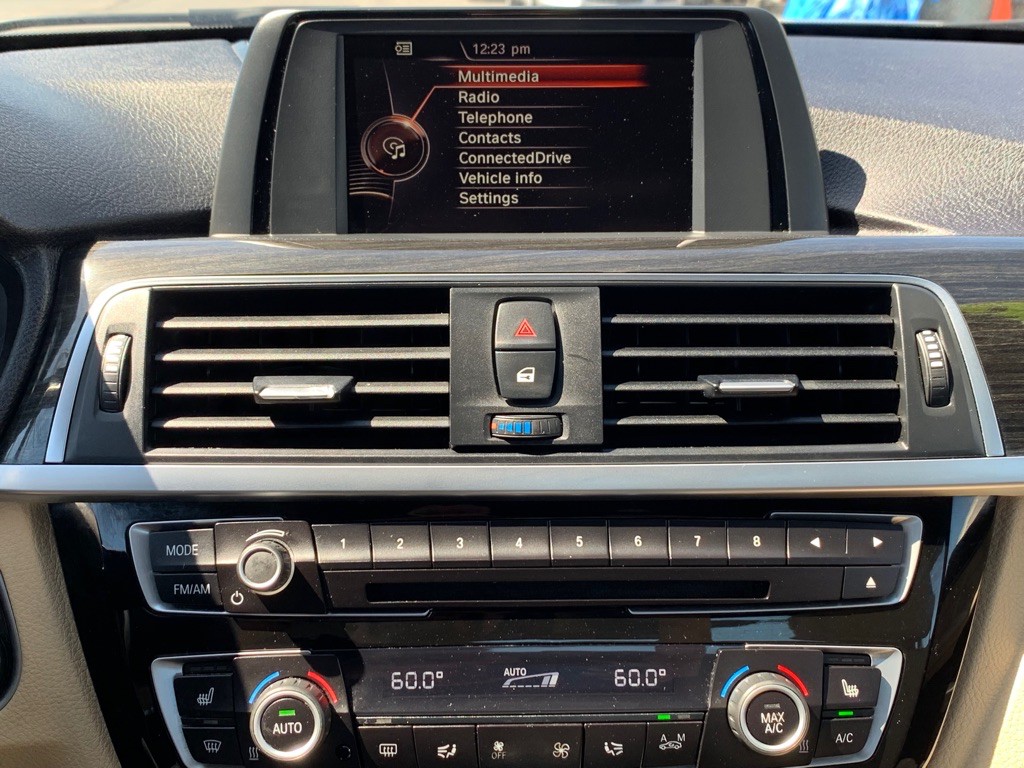 2017 BMW 3 Series Image 34