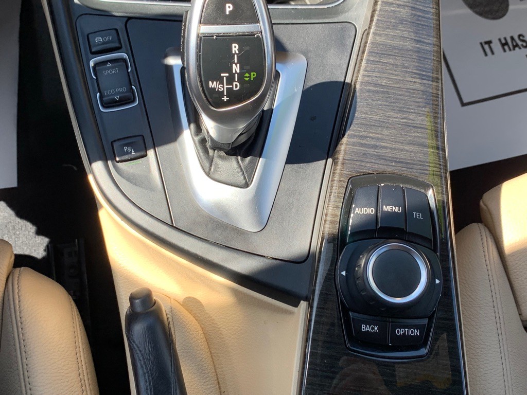 2017 BMW 3 Series Image 39
