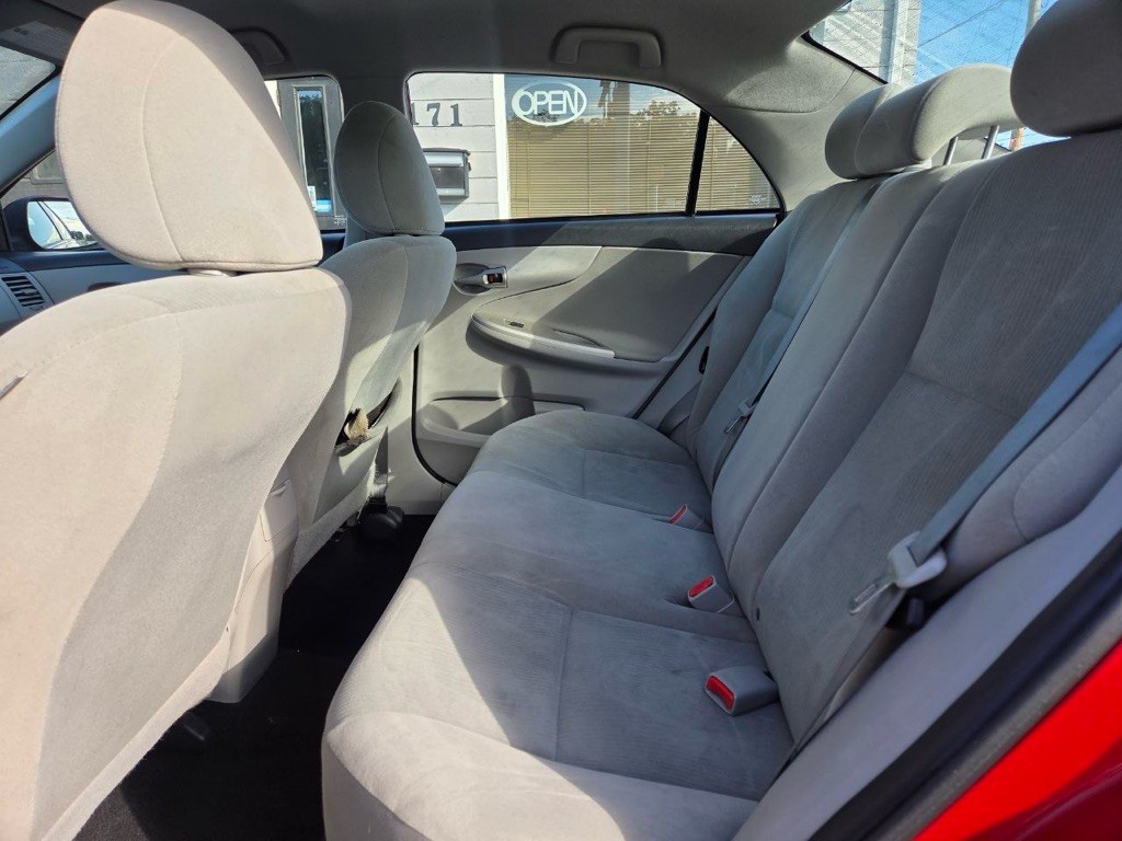 2013 Toyota Corolla Image 12