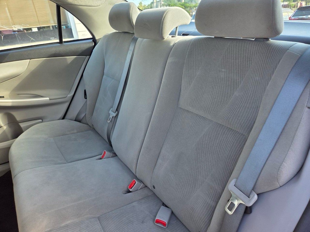2013 Toyota Corolla Image 13