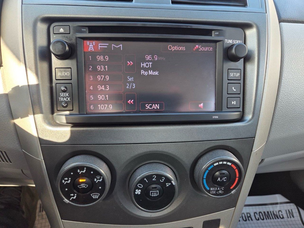 2013 Toyota Corolla Image 18