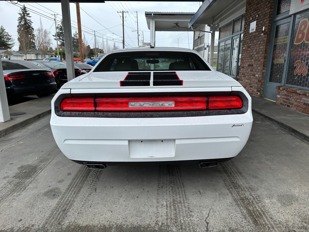 2011 Dodge Challenger Image 5